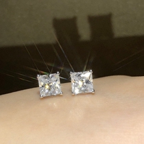 Pt950 imported Mosan Diamond Princess Square four-claw simulation Diamond simple couple tide male tide female 18K gold earrings