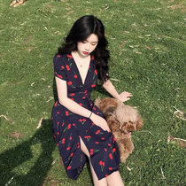 2022 new small sub-Herbenwind fashion wise smoked skirt V collar Sexy cherry printed snowspun temperament one-piece dress