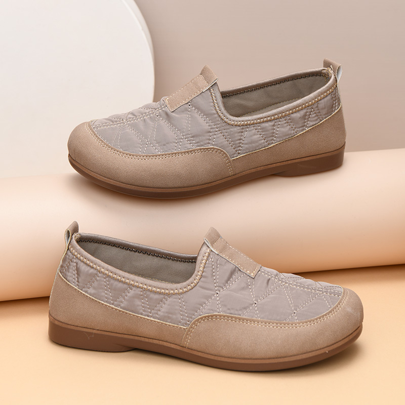 Spring and Autumn New Style Old Beijing Cloth Shoes for Women, Soft Sole, Comfortable Mom Shoes, Lightweight, Versatile Casual Shoes, Slip-On Loafers Spring and Autumn New Style Old Beijing Cloth Shoes for Women, Soft Sole, Comfortable Mom Shoes, Lightweight, Versatile Casual Shoes, Slip-On Loafers