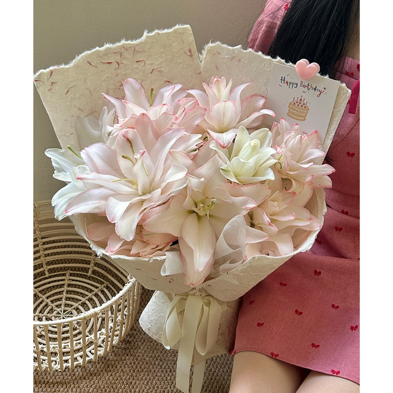 French-Style Double-Petaled Lily Birthday Bouquet, Fresh Flowers Delivered Within the City in Shenzhen, Guangzhou, Shanghai, Beijing, Gift for Girlfriend or Best Friend