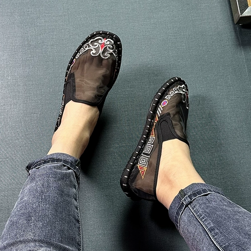 Туфли из старой пекинской ткани нового стиля, мужские сетчатые туфли, с ручной вышивкой, дышащие, поддерживающие ноги, модные туфли для вождения на сухожильной подошве, полые.