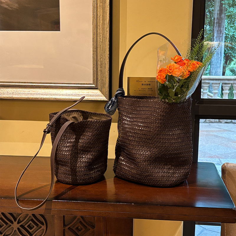 Bingyu Bag 2026 Spring/Summer New Woven Bag Women's Genuine Leather Handmade Shoulder Bucket Bag-240618