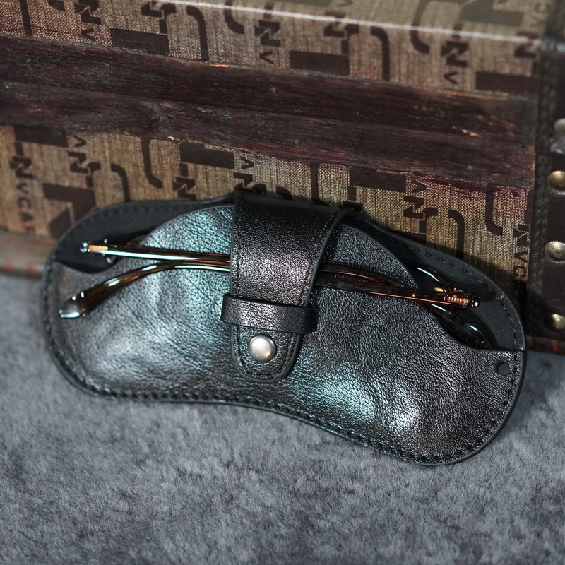 2025 Spring/Summer New Eyeglass Case for Girls, High-Value Car-Mounted Genuine Leather Bag Pendant, Portable Sunglasses Storage Box