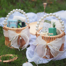 Mori Willow wedding wedding with hand gift Oshudan female bridesmaid high-end practical sister group net red gift box small red book