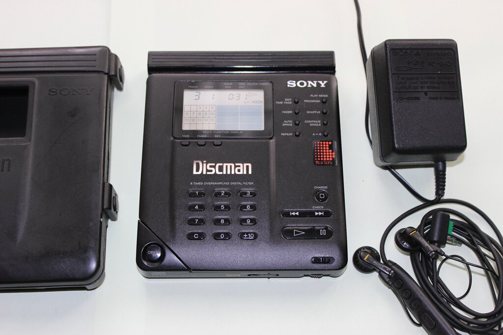 CD Talk Listen Original 2 Hands Sony D-350 (DBB Edition)