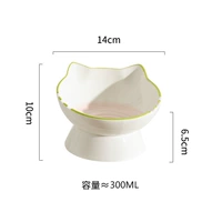 Ручной обращается кошачье ухо белое