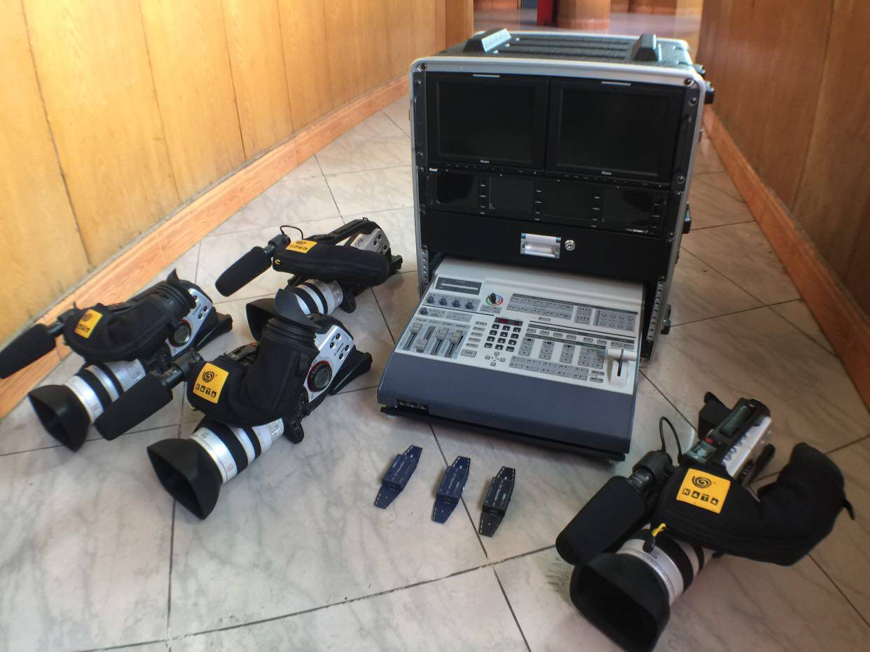 Foreign inscription datavdeo SE-800 Canon CANON XL2 Live director to switch relay recording