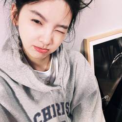 Pure Cotton Celebrity Zhang Ruonan Style High-End Gray Sweatshirt with Hood for Women, Korean Version, Petite Size, Autumn and Winter Fleece-Lined Jacket