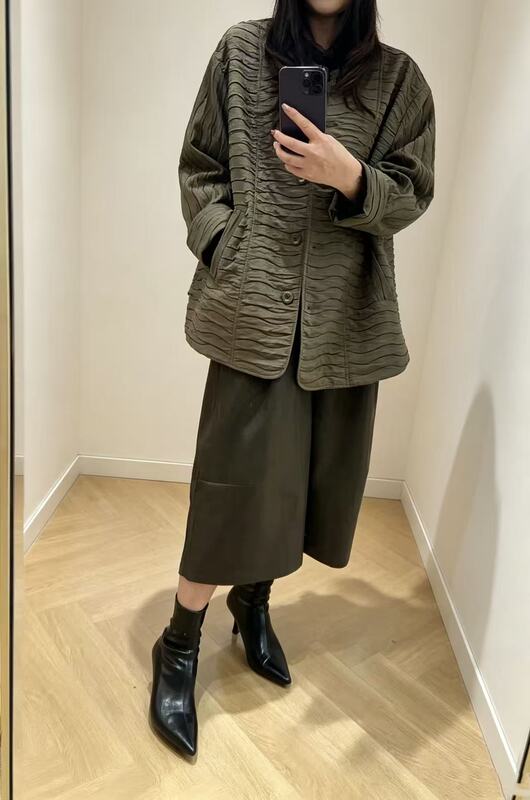 Japanese-Style Relaxed Pleated Wave-Pattern Thin Cotton Jacket for Women with Curved Hem, Loose Casual Textured Beautiful Top