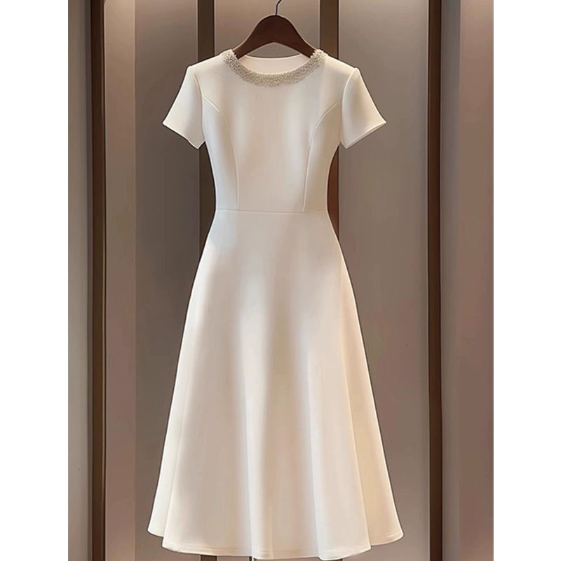 Authentic Gejia New 2026 Summer French-Style White Waist-Cinching Dress, Light Luxury, Elegant and Slimming Long Dress