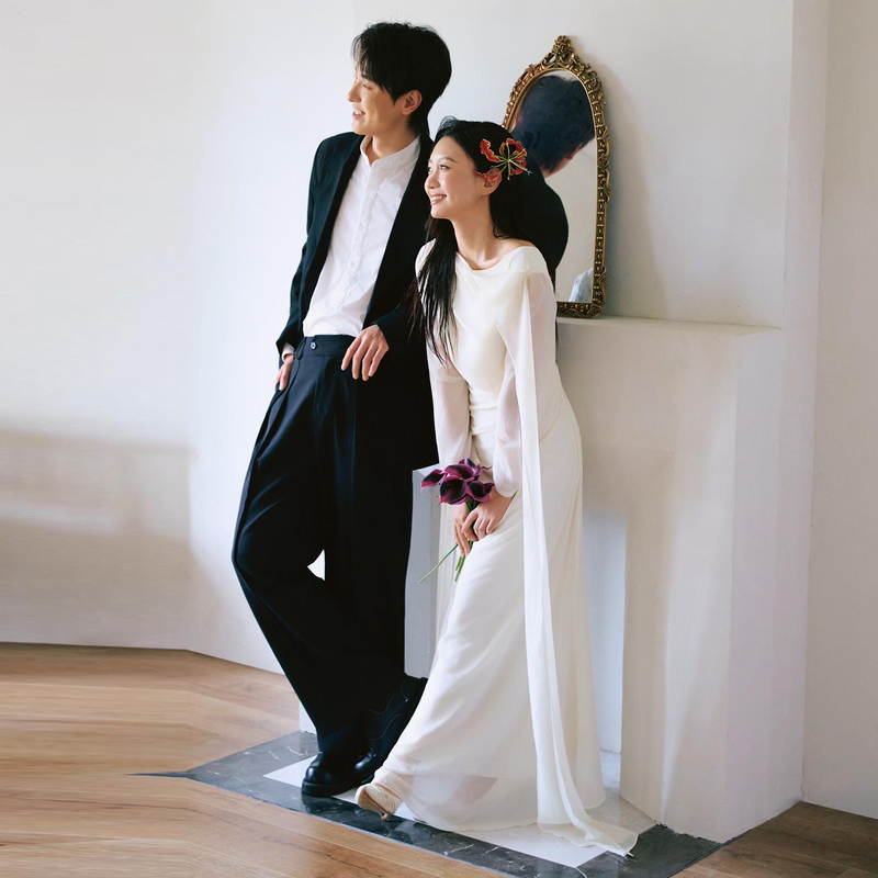 French-Style Light Wedding Dress for Brides, Simple and Elegant Satin Dress for Petite Women, White Long-Sleeved Engagement Dress for Marriage Registration