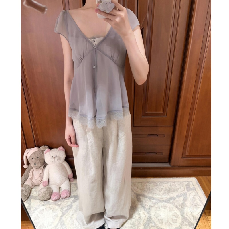 Placeorder Retro Waist-Cinching V-Neck Faux Two-Piece Top with Simple Lace Trim Short Sleeves Sweet Slim-Fit T-Shirt Placeorder Retro Waist-Cinching V-Neck Faux Two-Piece Top with Simple Lace Trim Short Sleeves Sweet Slim-Fit T-Shirt
