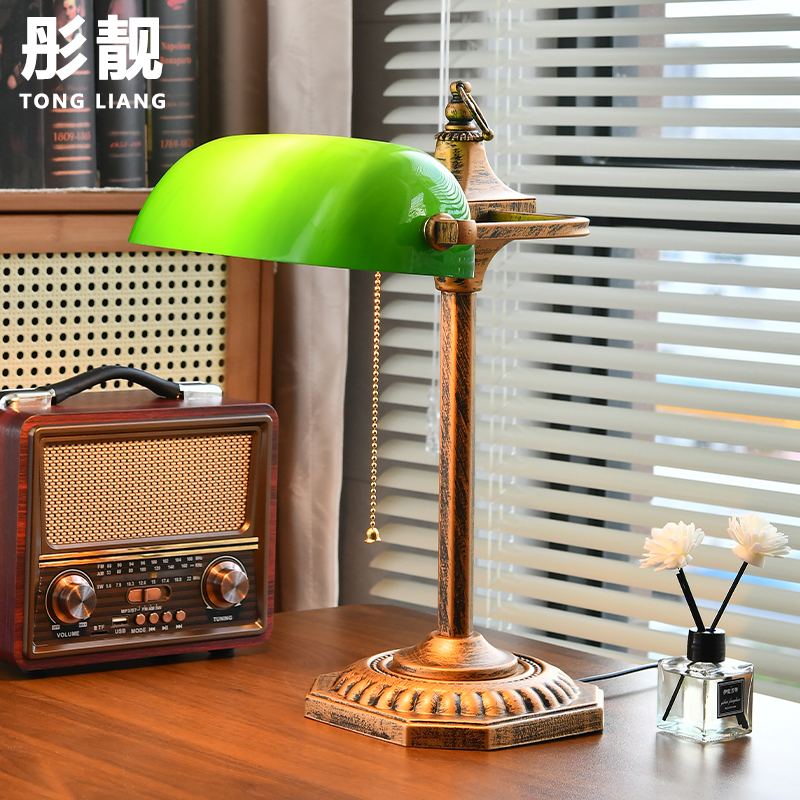 American Retro Antique Bronze Bank Lamp Study Villa Old-Fashioned Nostalgic Photography and Film Props Green Table Lamp