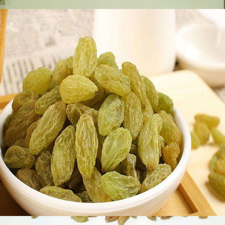 New raisins 5 catties Xinjiang specialty small package natural seedless seedless one half catty snacks sweet and sour