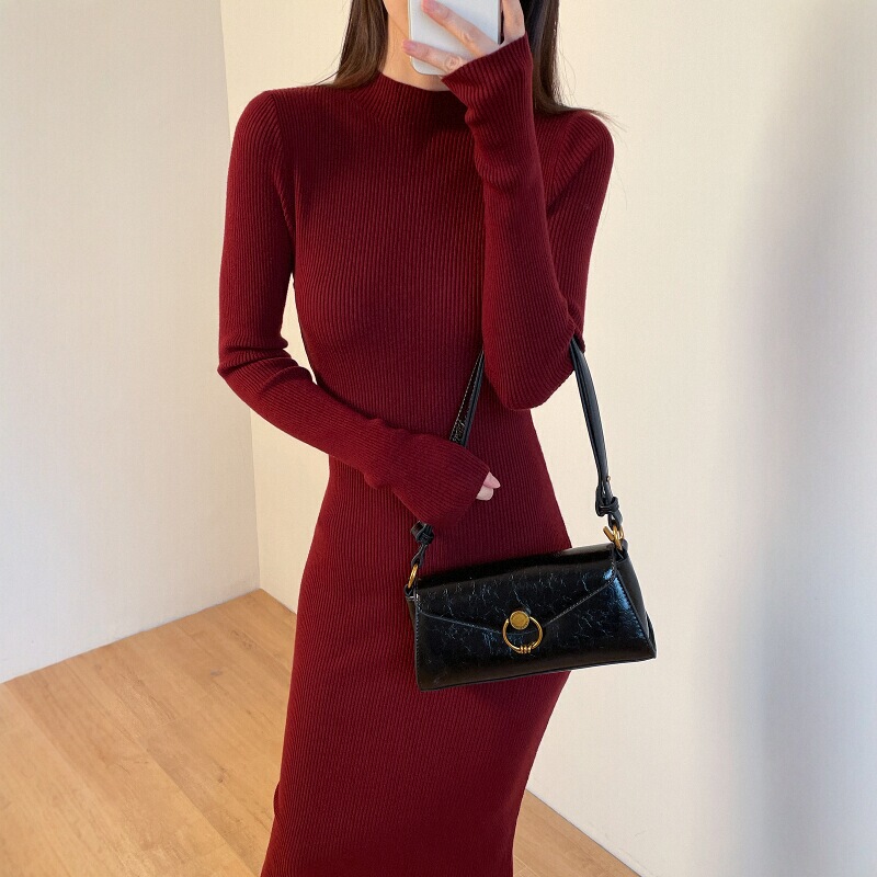 Autumn and Winter Base Dress for Women, Paired with a Coat, Burgundy Slim-Fit Bodycon Long-Sleeve Knit Inner Dress for Petite Figures