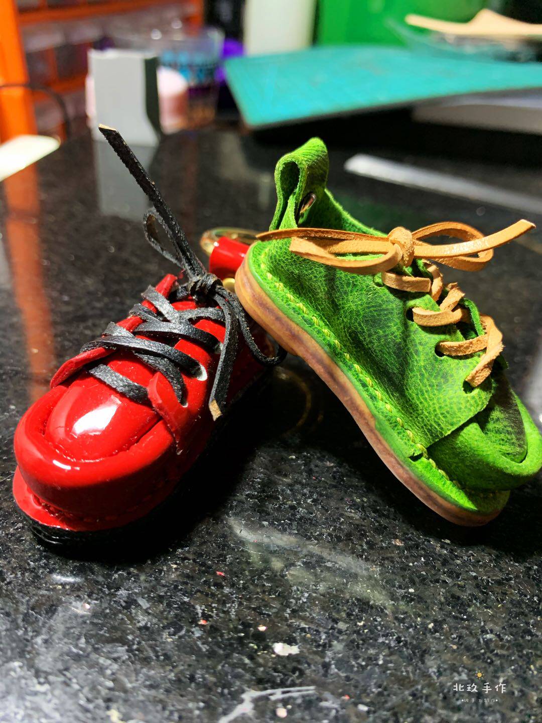 Handmade leather version type drawings small shoes pendants version drawings paper-like paper-like tannins paper-type Tannic Leather