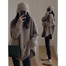 sandro Moscoloni Raccoon Handle Sweater Woman wears a long lazy wind knitted shirt