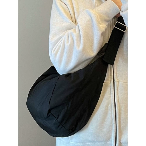 Сумка через плечо, универсальная демисезонная вместительная и большая сумка на одно плечо с пухом