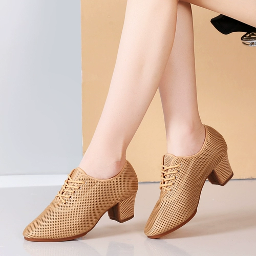 Знаменитая леди летящих ткац