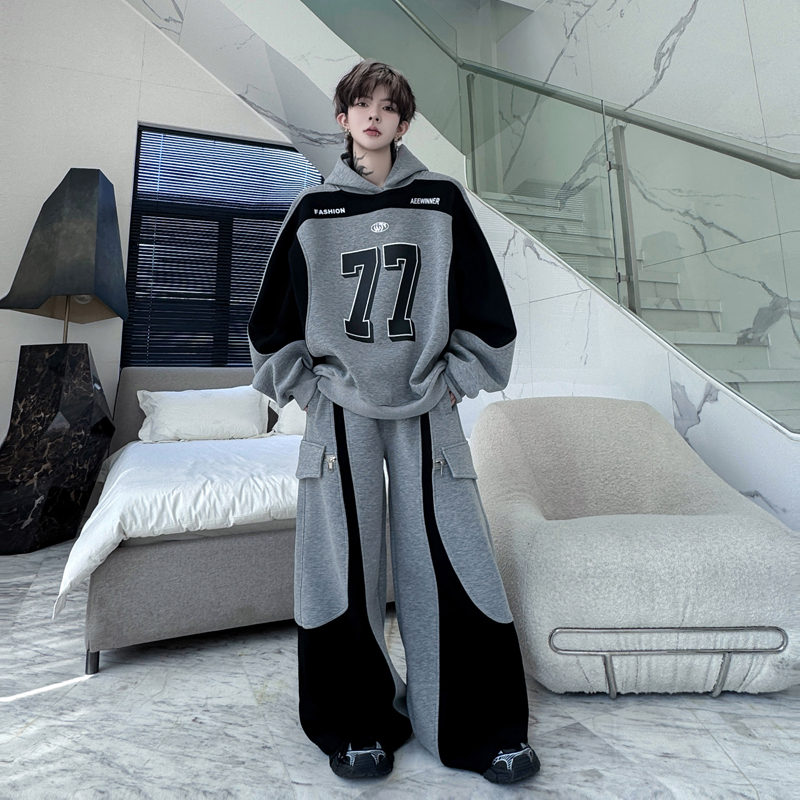 American Retro Patchwork Long-Sleeve Hooded Sweatshirt Set for Men, Paired with Casual Scimitar Wide-Leg Pants, High Street Style American Retro Patchwork Long-Sleeve Hooded Sweatshirt Set for Men, Paired with Casual Scimitar Wide-Leg Pants, High Street Style