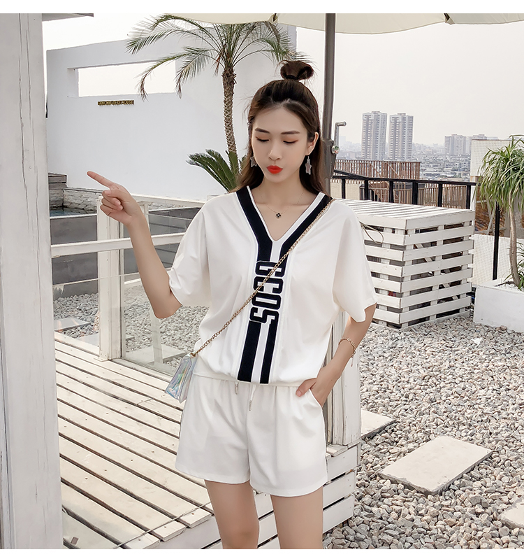 VK旗艦店 韓國學院風短袖字母領t恤學生休閒寬鬆時尚運動服套裝短袖褲裝