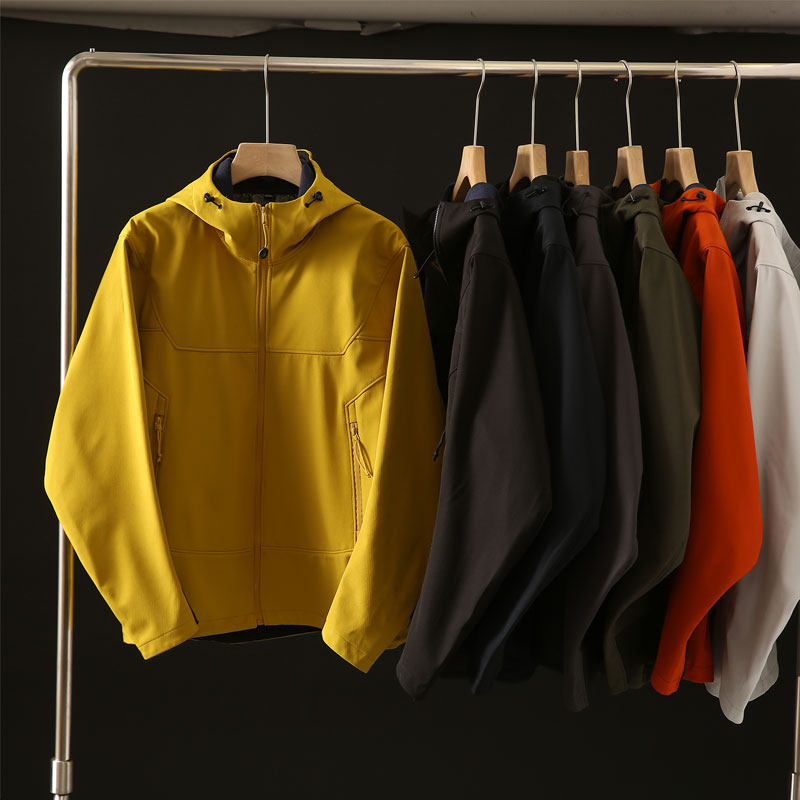 Graphene Spring, Autumn and Winter Couple Style Fleece-Lined Three-Proof Outdoor Soft Shell Jacket for Men and Women, Casual Commuting Style Trendy Jacket