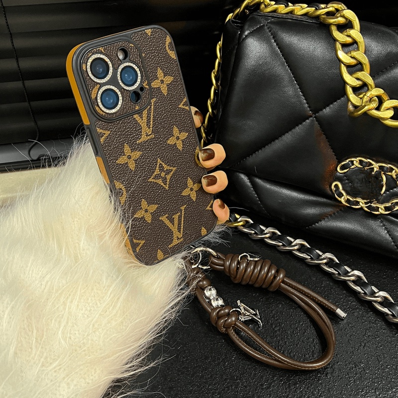 Trendy Brand L Luxury Genuine Leather Embossed V-Shaped Case Suitable for Apple 17 Pro Max Phone Case iPhone 16/15 Pro Full Coverage Ai Key 14/13 Protective Cover Trendy Brand L Luxury Genuine Leather Embossed V-Shaped Case Suitable for Apple 17 Pro Max Phone Case iPhone 16/15 Pro Full Coverage Ai Key 14/13 Protective Cover