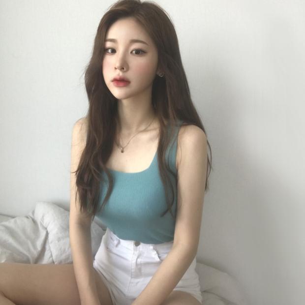 Mặc một chiếc áo len ngắn cổ chữ U đan mỏng Slim vest kiểu dáng của phụ nữ thời trang công sở nữ