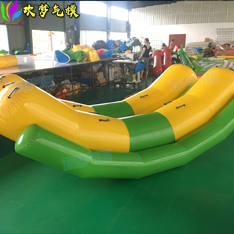 Nước inflatable trò chơi bập bênh chơi nước biển bóng hồ bơi trẻ em mini trò chơi bập bênh hồ bơi thuyền chuối mua be boi phao cho be