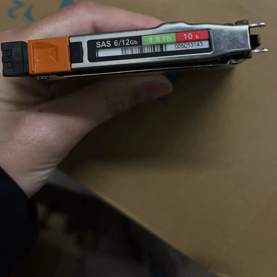 005053142 005053143 EMC Unity 1.8TB 10K 2.5 D3-2S10-1800 жесткий диск