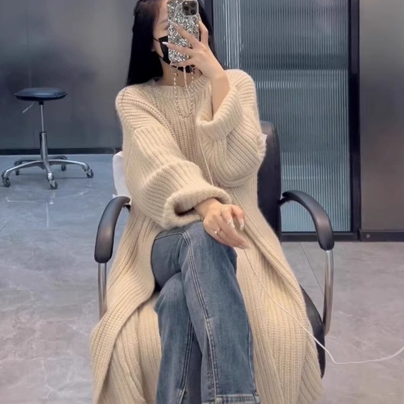 Design-Inspired Vintage Sweater Dress for Women, 2026 Autumn and Winter New Style, Pullover with Slit, Over-The-Knee Mid-Length Knitted Dress