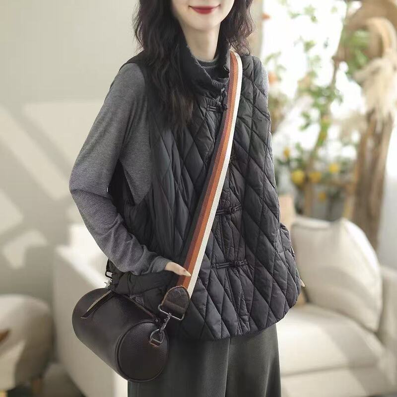 Clearance Sale: Vintage Chinese Style Women's down Vest, New Autumn/Winter Model with Traditional Buttons, Loose Fit, Sleeveless Jacket, down Jacket Clearance Sale: Vintage Chinese Style Women's down Vest, New Autumn/Winter Model with Traditional Buttons, Loose Fit, Sleeveless Jacket, down Jacket