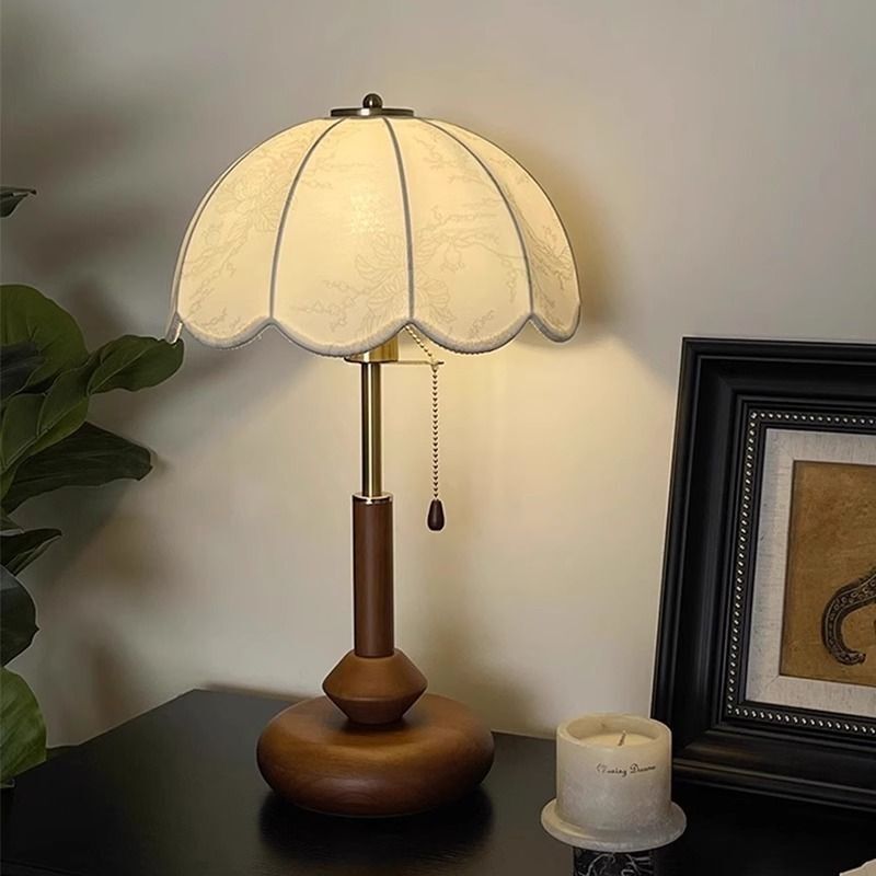 French Retro Vintage Small Table Lamp American Style Minimalist New Chinese Style Solid Wood Study Room Bedroom Bedside Atmosphere Lamp French Retro Vintage Small Table Lamp American Style Minimalist New Chinese Style Solid Wood Study Room Bedroom Bedside Atmosphere Lamp