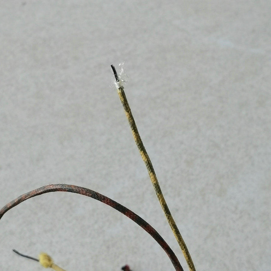 Black enameled West wire Diameter Approx 1 8mm Core diameter Approx 0 9mm There are 7 strips 