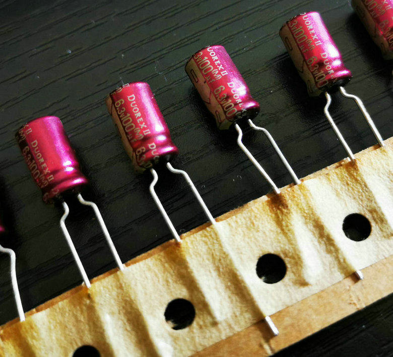 Japan Early ELNA Ina Pursuit DUOREXII ARE Durex Fever Fever Audio Capacitor 100uF 6 3V