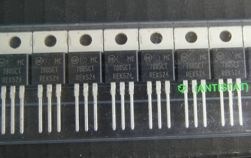 10 ups and 8 fold original Ansen Mei ON (original MOTO) 3-end stabilized voltage 5V MC7805CT thick sheet