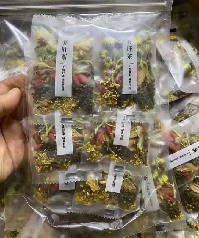 Handmade Liver-Nourishing Tea with Chrysanthemum, Goji Berries, and Burdock Root to Clear Dryness, Improve Eyesight, and Reduce Heat and Dampness in the Intestines Due to Staying up Late, with a Sweet Taste and Health-Preserving Soup Ingredients