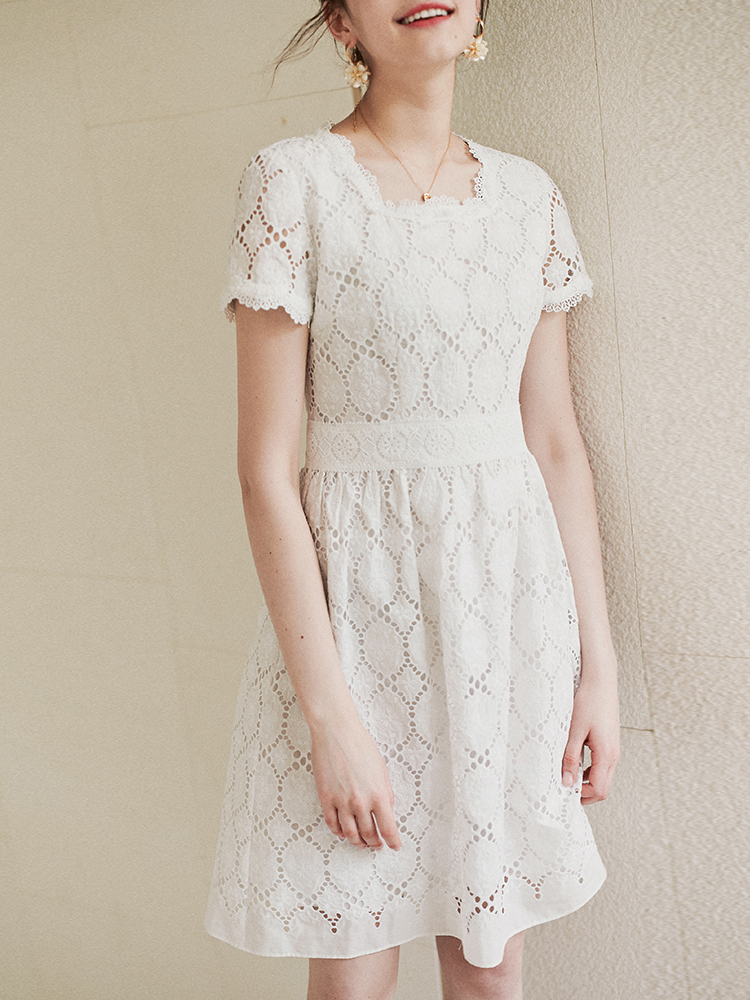 爱打扮(www.idaban.cn)，白色连衣裙，像月亮一样柔美1