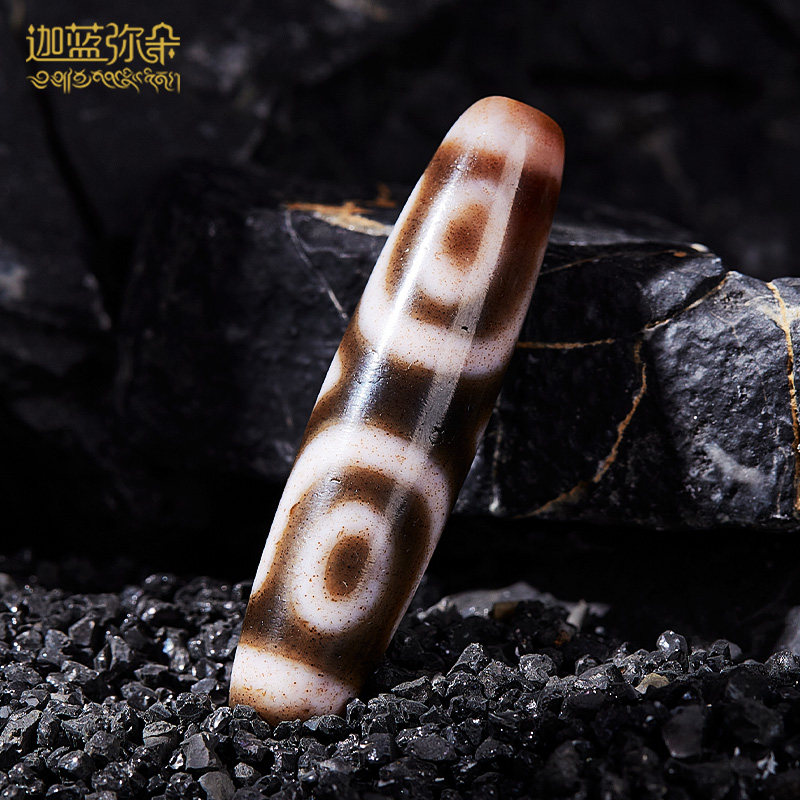 (Ghana Blue Pearl) Tibet High oil bags Pulp Black & White Full Sand Hide Spread Three Eyesore Beads Handstring Pendant Lock Bone Chain