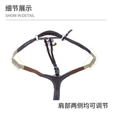 shires Мальчики склонились к лошади, лошадь оснащена Rock Horse 8214026