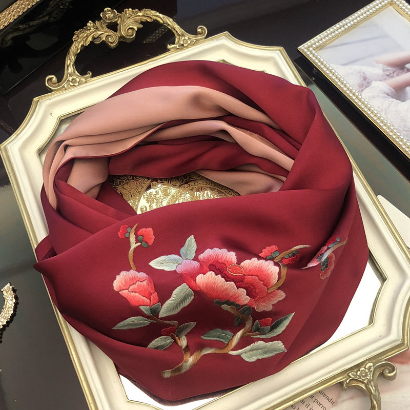 Gift box festival festival gift festival gift of red peony silk silk embroidery silk silk silk embroidery silk scarf