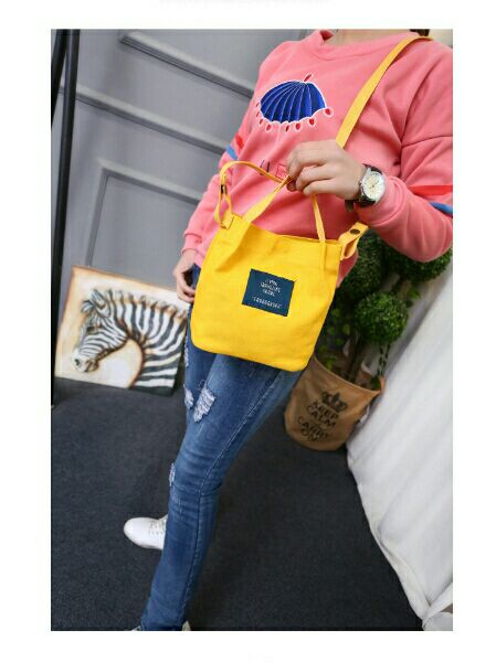 The Korean version of the women's bag minimalist with a single shoulder oblique satchel Art 100 lap bag yellow pink bucket sails cloth bag