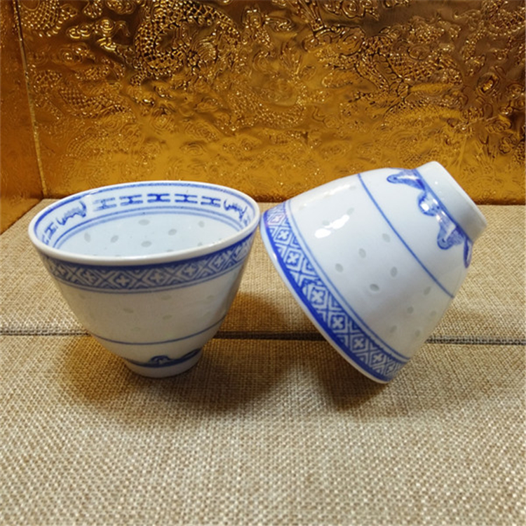Jingdezhen Cultural Revolution Factory Goods Porcelain Guangming Porcelain Factory produces blue and white Linglong Mitong two-cylinder cup Cup Pu'er Tea Cup