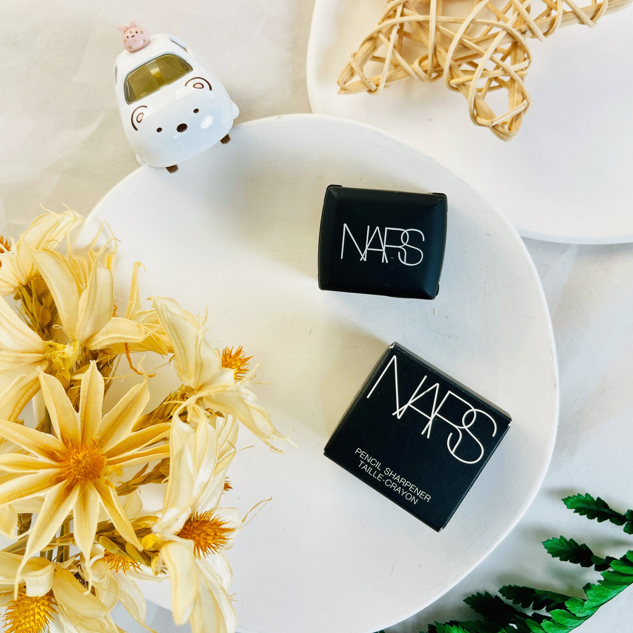 NARS Nas lipstick pencil sharpener double-hole lip liner eyebrow pencil eyeliner lipstick pencil sharpener pencil sharpener