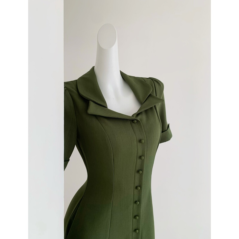 【Emerald 2.0】New French-Style Summer Dress with a Sense of Elegance, Featuring a Square Neckline and a Waist-Cinching Design That Enhances the Look of Sophistication