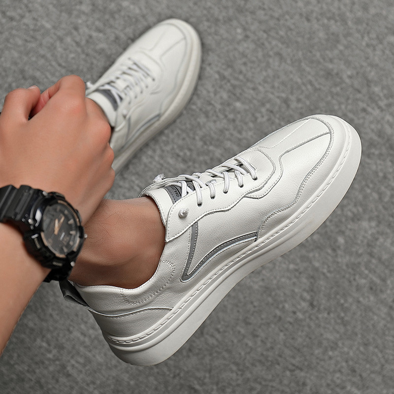 Men's board shoes One foot pedal Korean version 100 Ride Tide Summer Night Light Net Red Shoes Man Tide Shoes Pair of Little White Shoe Men