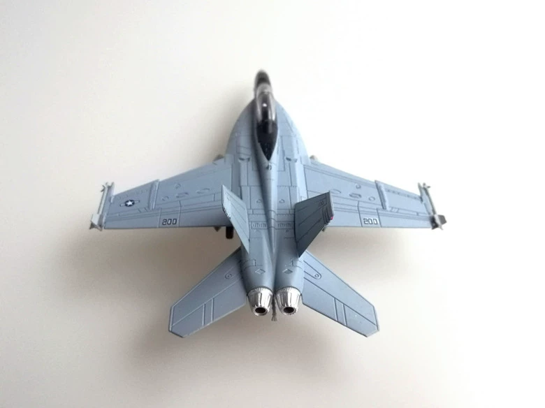 Máy bay vận tải F18 Hornet mới 1: 100 máy bay chiến đấu mô hình hợp kim mô phỏng F A-18F - Mô hình máy bay / Xe & mô hình tàu / Người lính mô hình / Drone