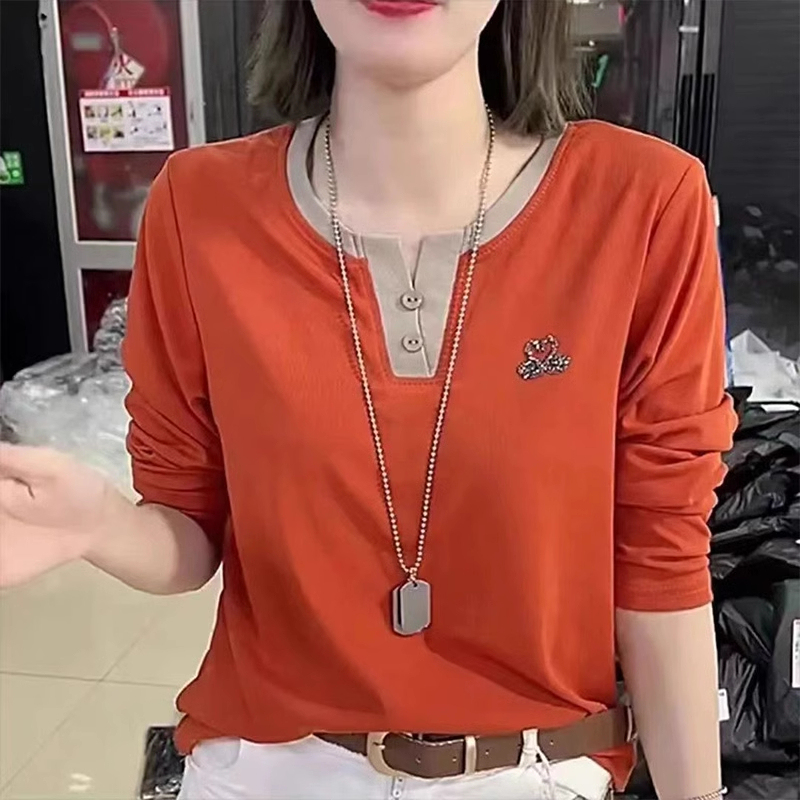 Little Swan Diamond-Embellished Long-Sleeve Base Shirt for Women, 2026 Autumn New Thin Design with Color-Blocking, Casual and Age-Reducing Top Little Swan Diamond-Embellished Long-Sleeve Base Shirt for Women, 2026 Autumn New Thin Design with Color-Blocking, Casual and Age-Reducing Top