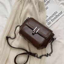 Super fire retro soft leather small bag female 2021 new trendy all-match simple texture messenger fashion shoulder bag