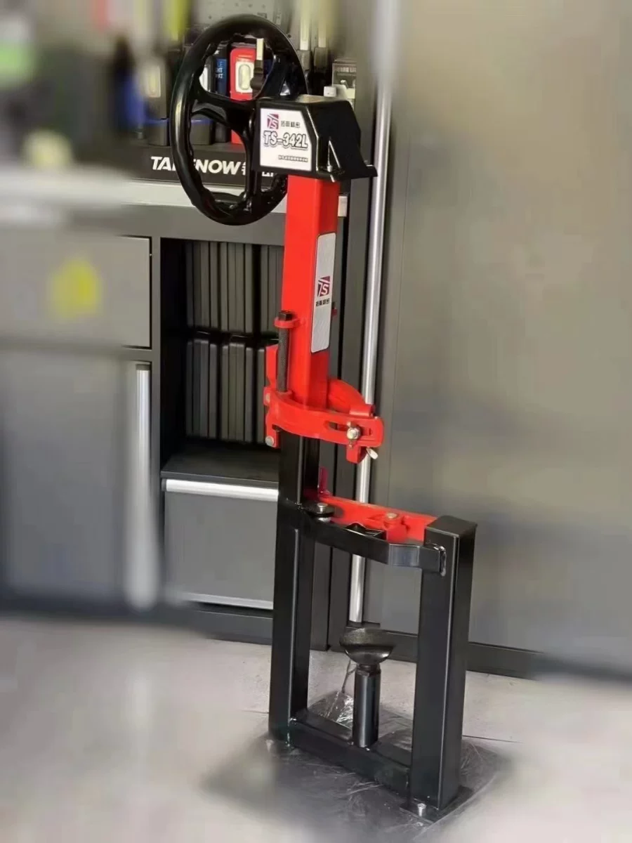 Shock absorber, shock-absorbing constructor